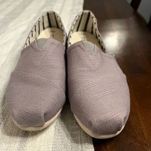 Tom’s Size 9.5. Only worn once and are too big for me. Excellent condition